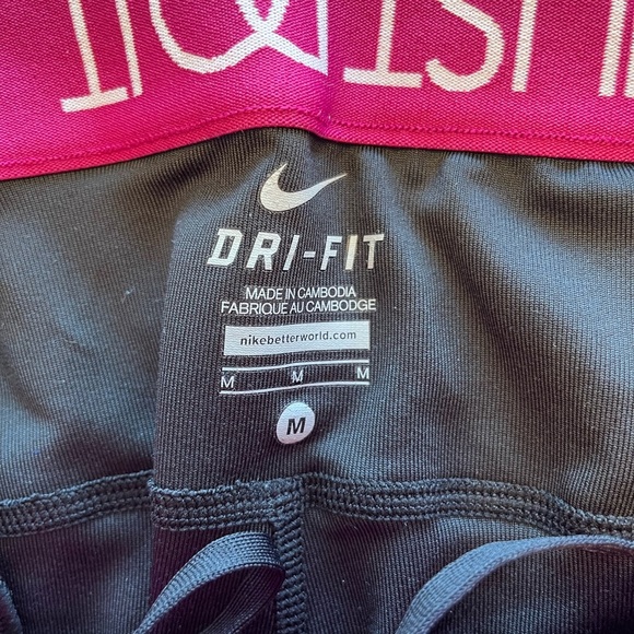 Nike Black and Pink Polka Dot leggings size medium - Picture 6 of 6